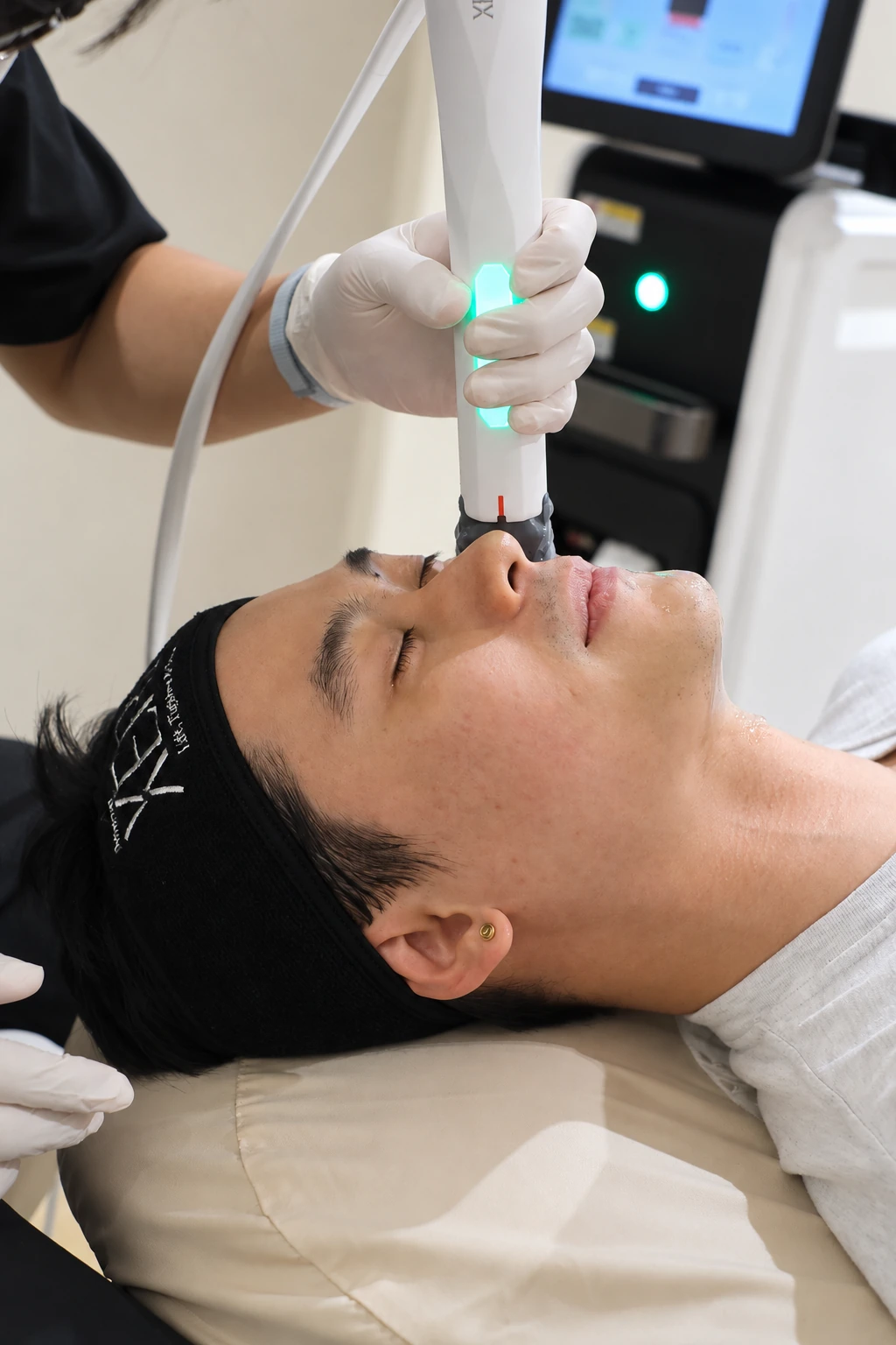 Patient during an XERF treatment
