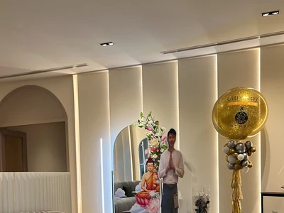 Clinic display with a printed figure, decorative mirror and balloon.