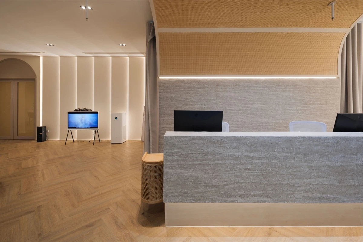 BEHAP clinic reception · บริเวณต้อนรับของ BEHAP