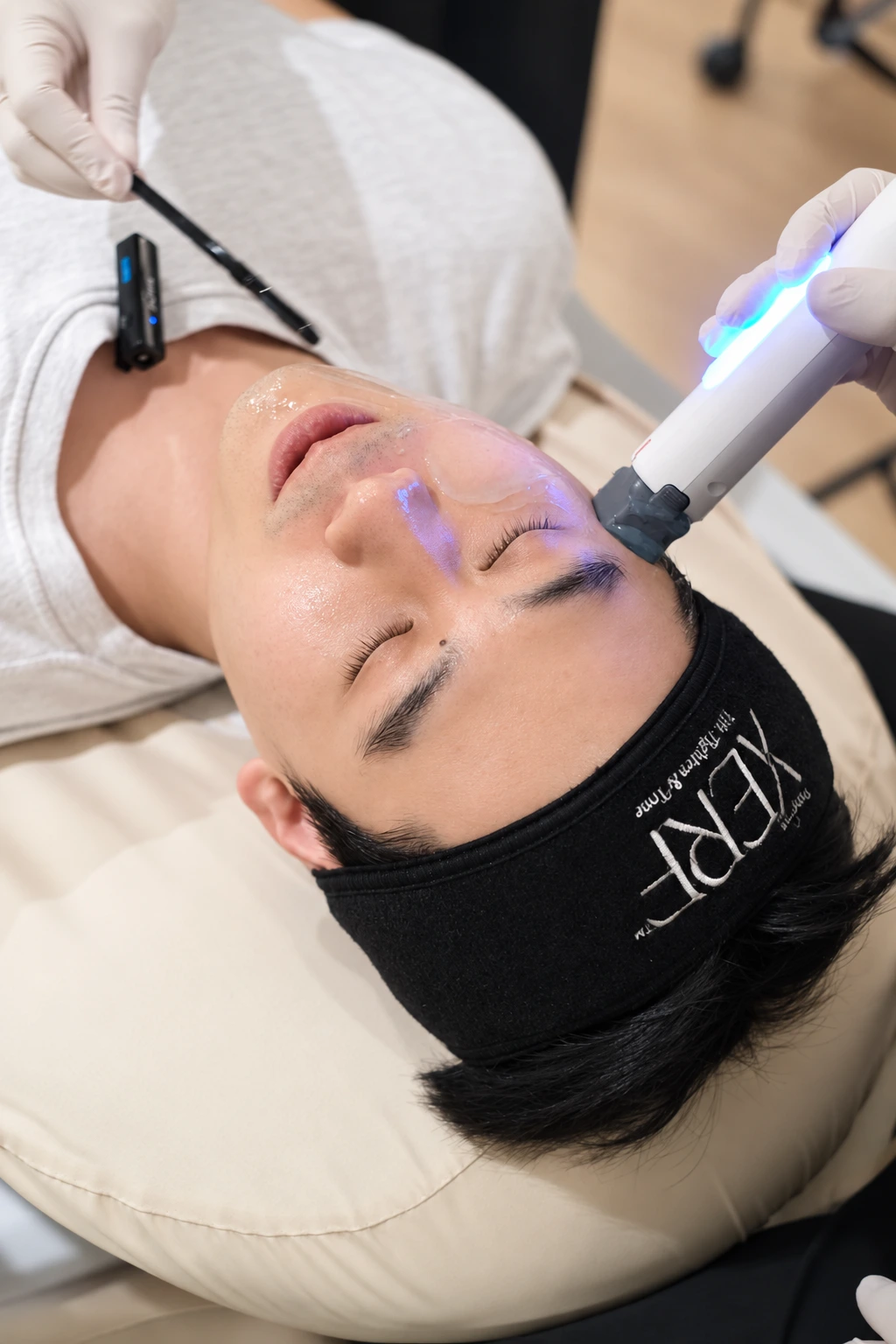 XERF handpiece in contact with the skin during treatment
